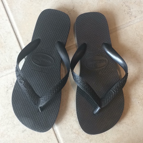 Havaianas Other - Havaianas Black Flip Flops Size 6